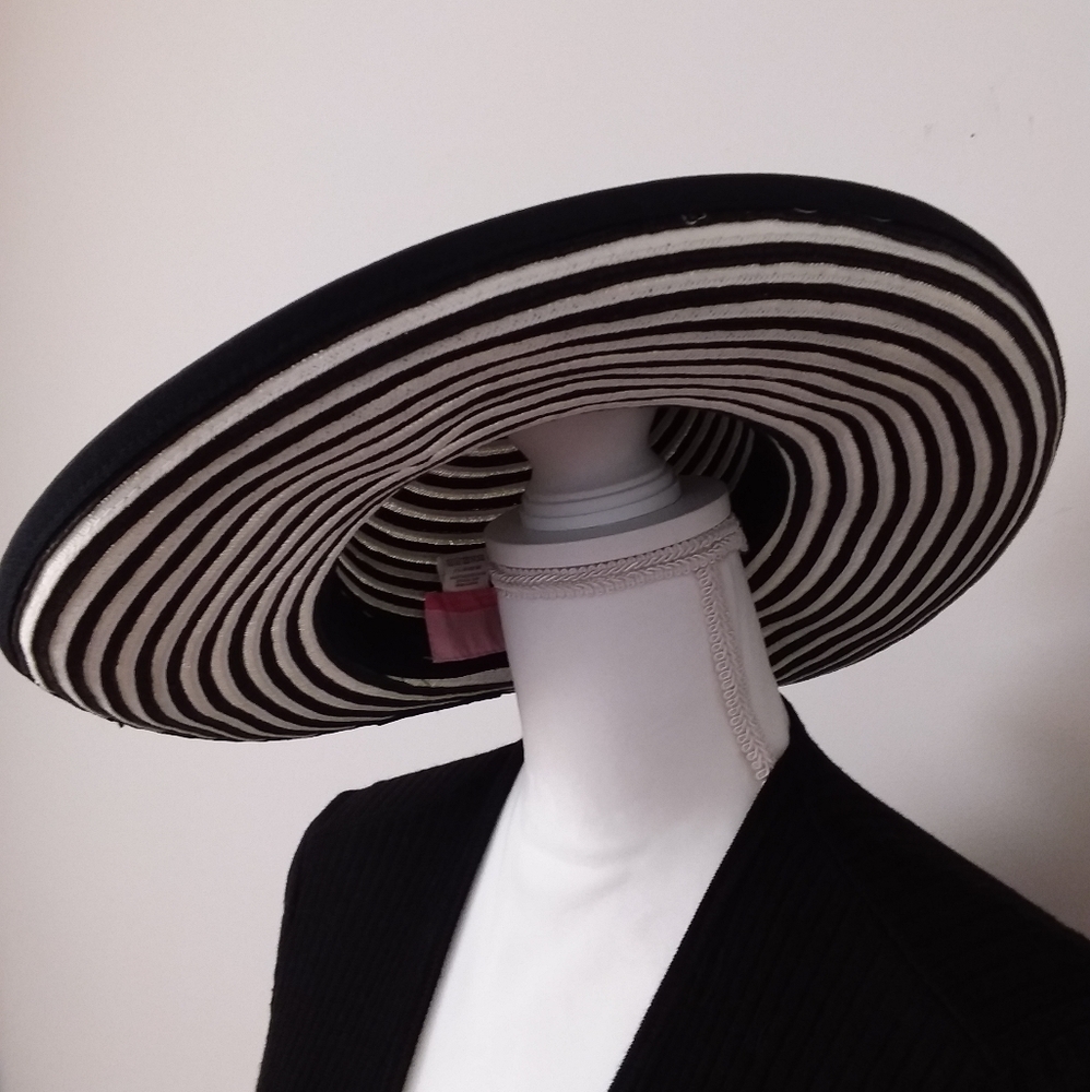 Seala Black and White Stripe Hat - Picture 4 of 9